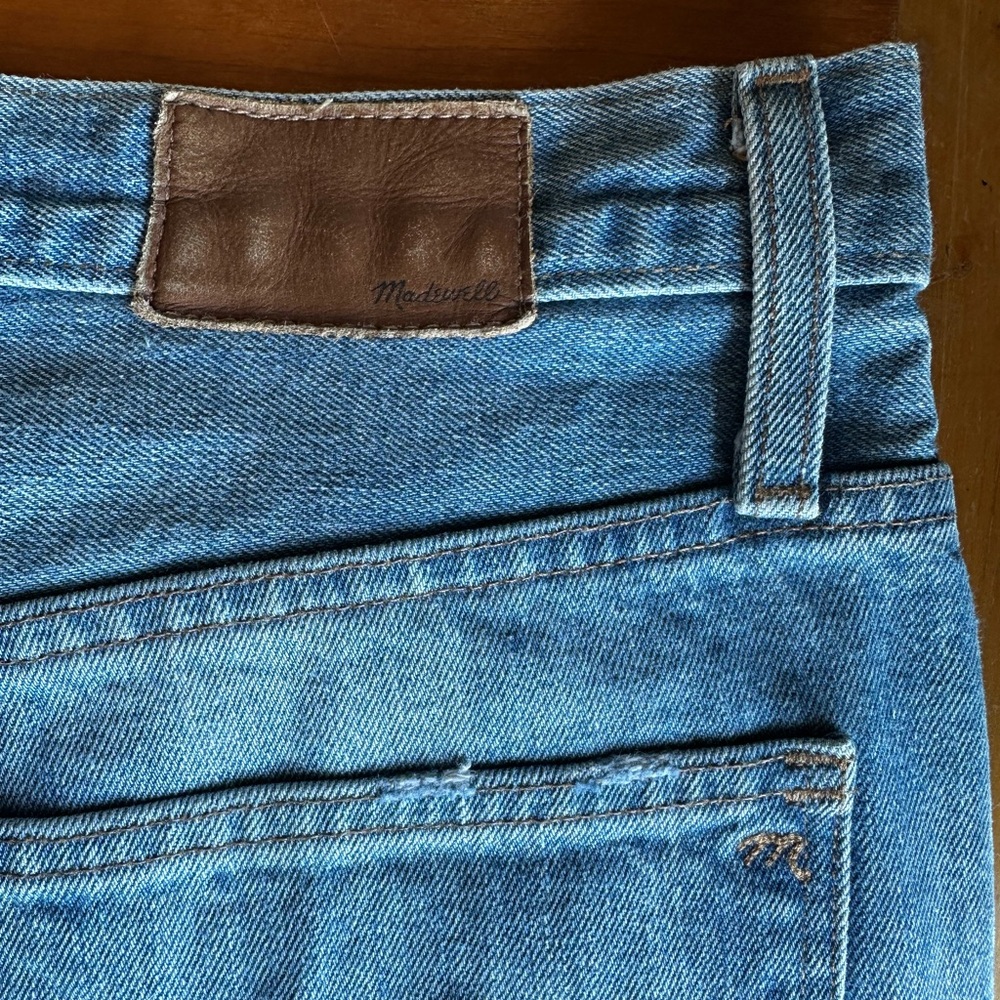 Madewell The Dad Jean in light wash with light distress/button fly. Size 14/32 - Picture 12 of 14
